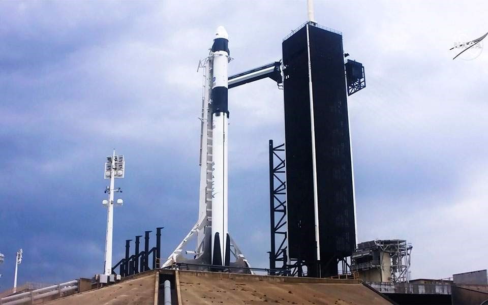 Δεν πέταξε το διαστημόπλοιο της Space X